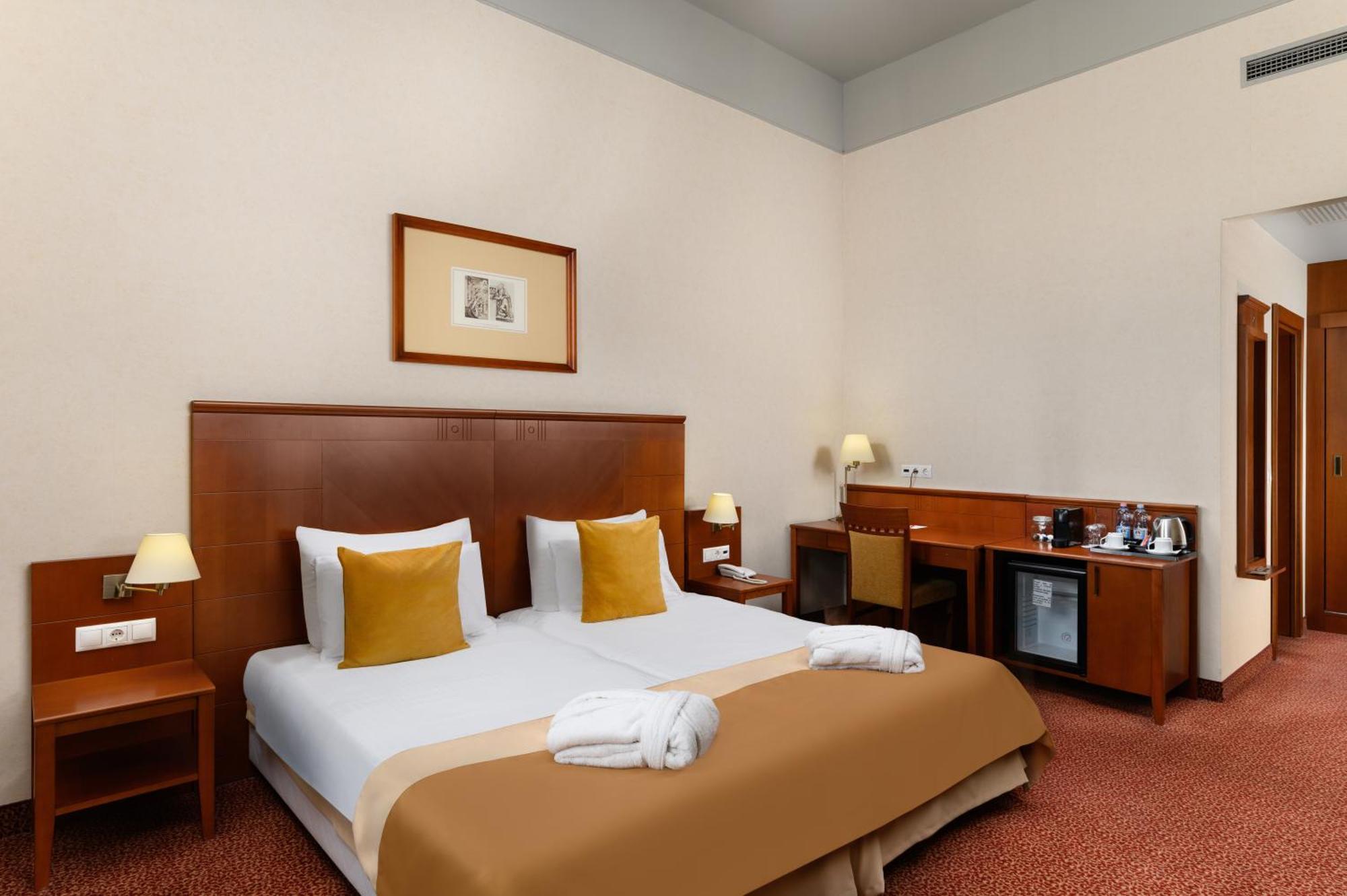 Mercure Szekesfehervar Magyar Kiraly Exterior photo