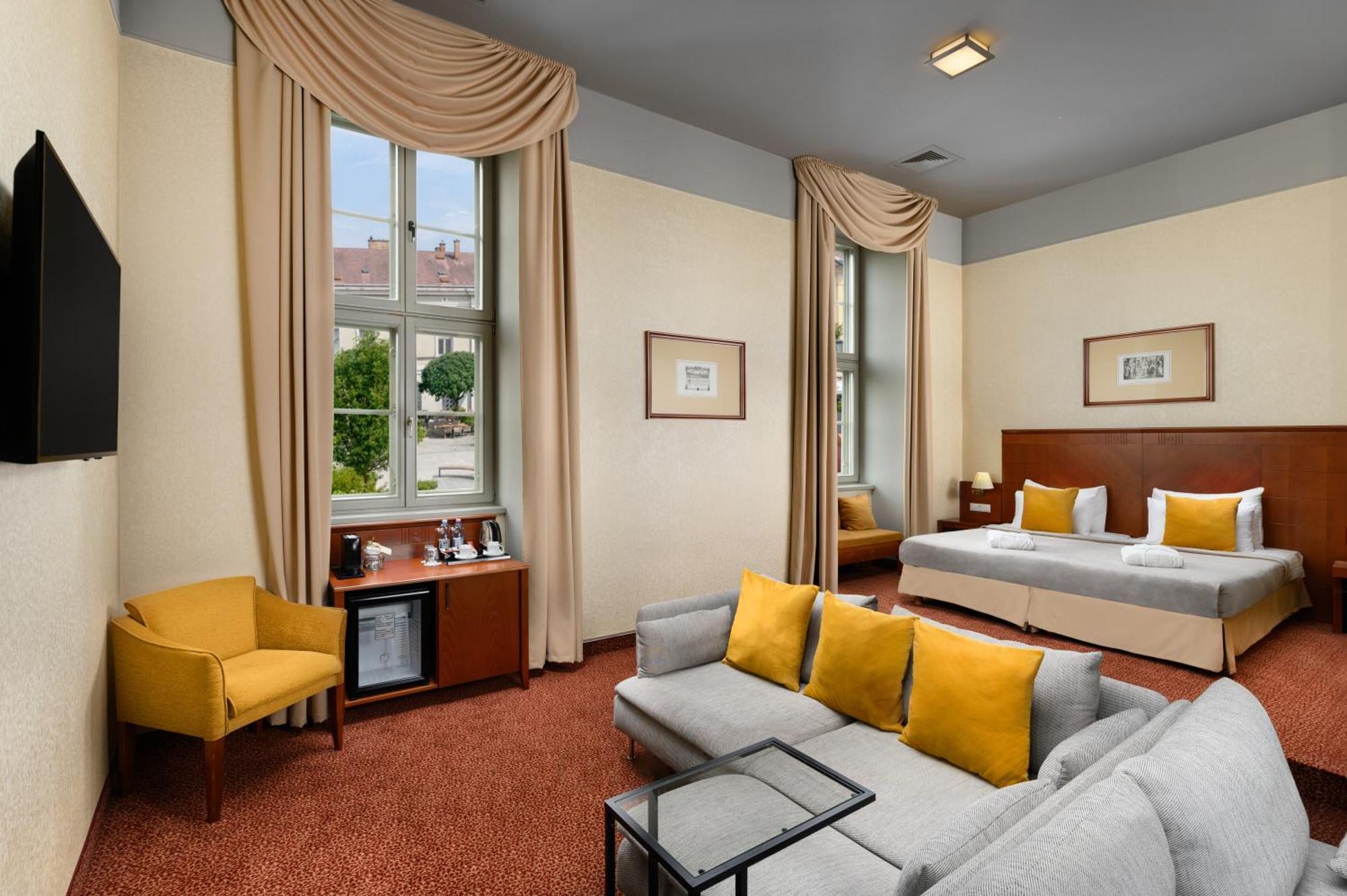 Mercure Szekesfehervar Magyar Kiraly Exterior photo
