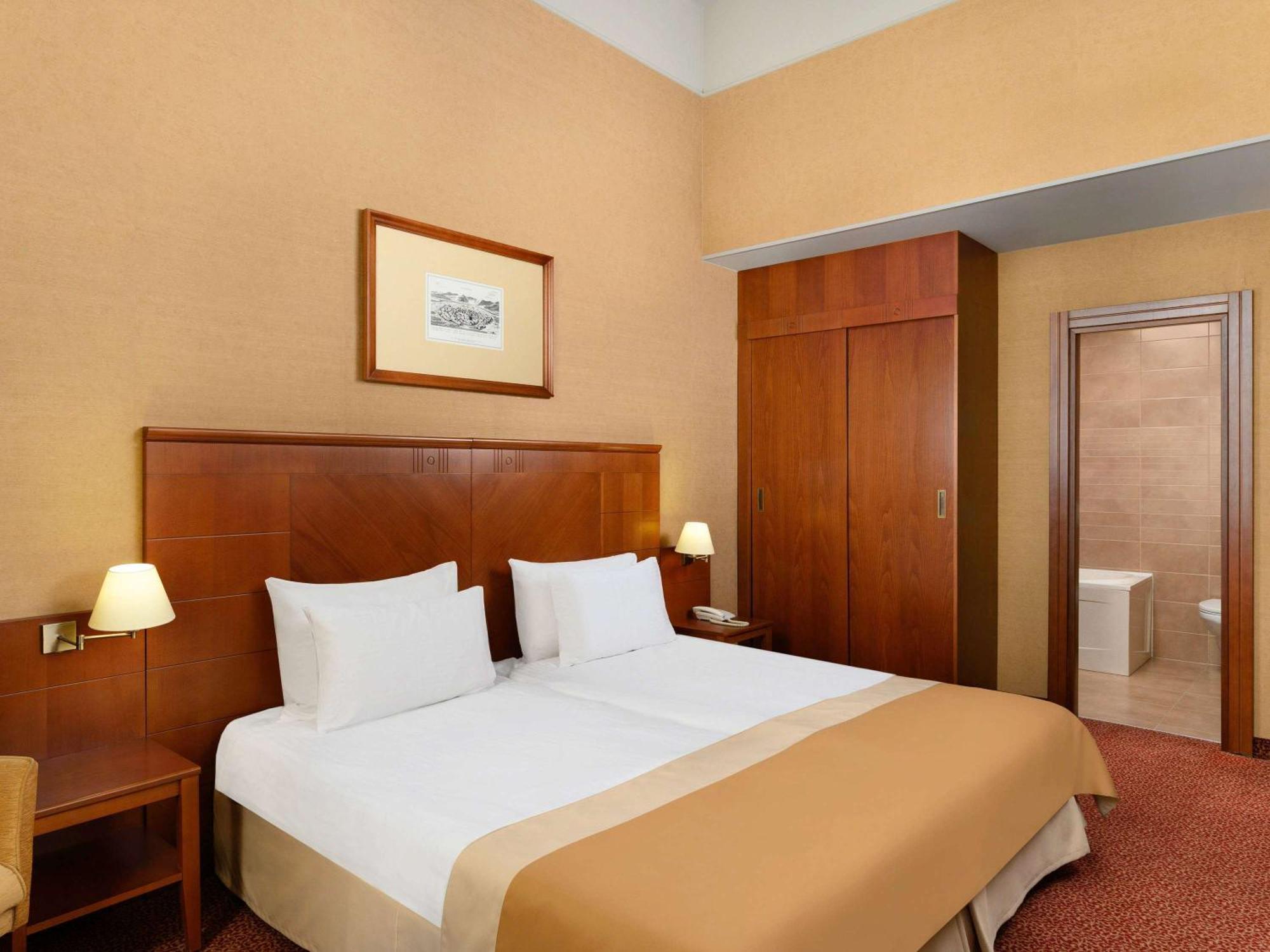 Mercure Szekesfehervar Magyar Kiraly Exterior photo
