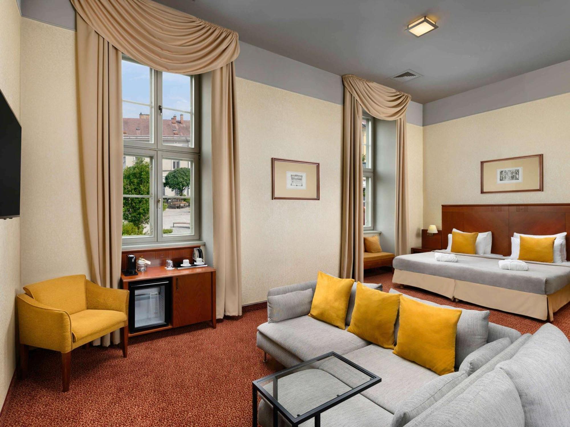 Mercure Szekesfehervar Magyar Kiraly Exterior photo