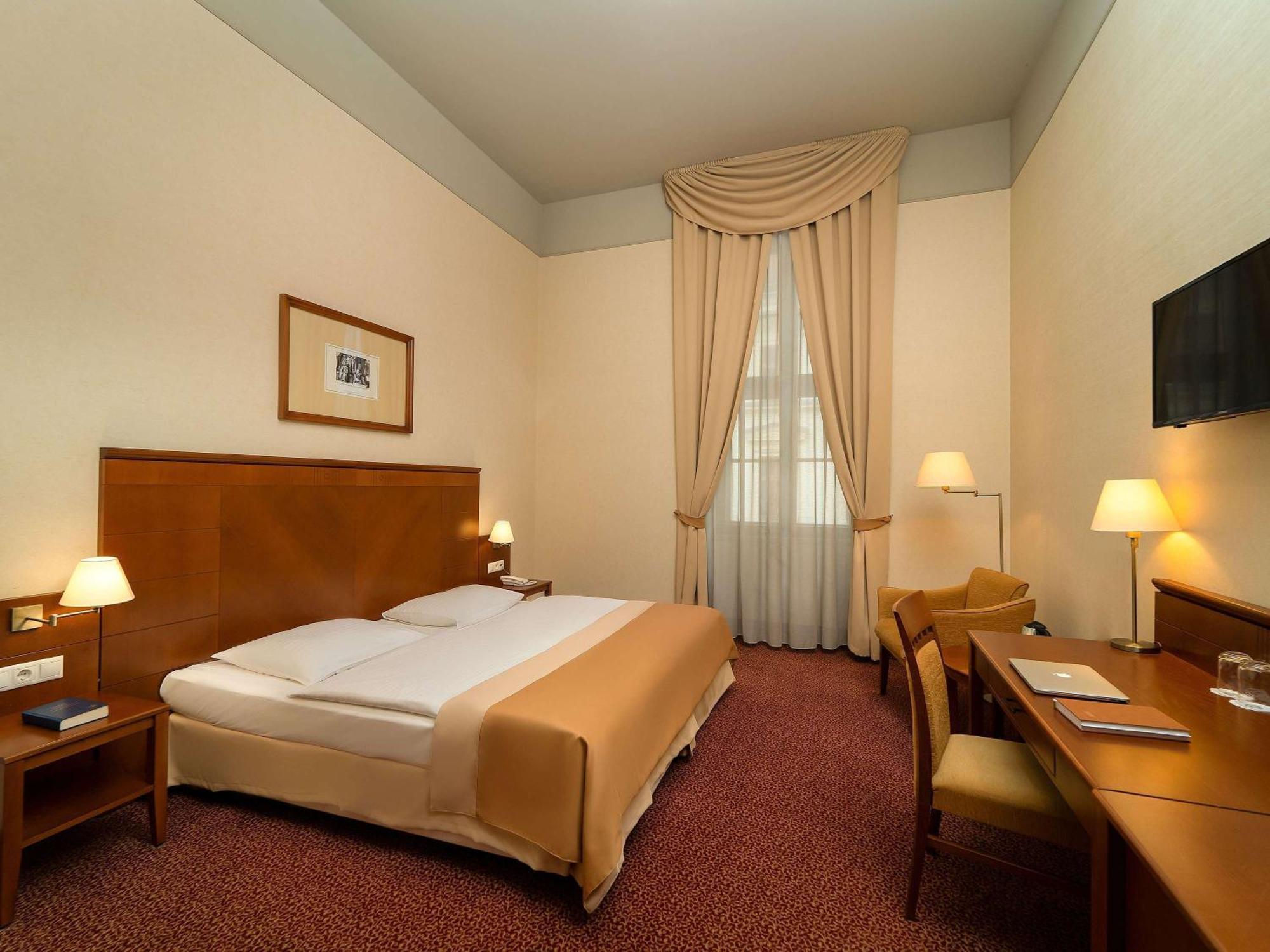 Mercure Szekesfehervar Magyar Kiraly Exterior photo