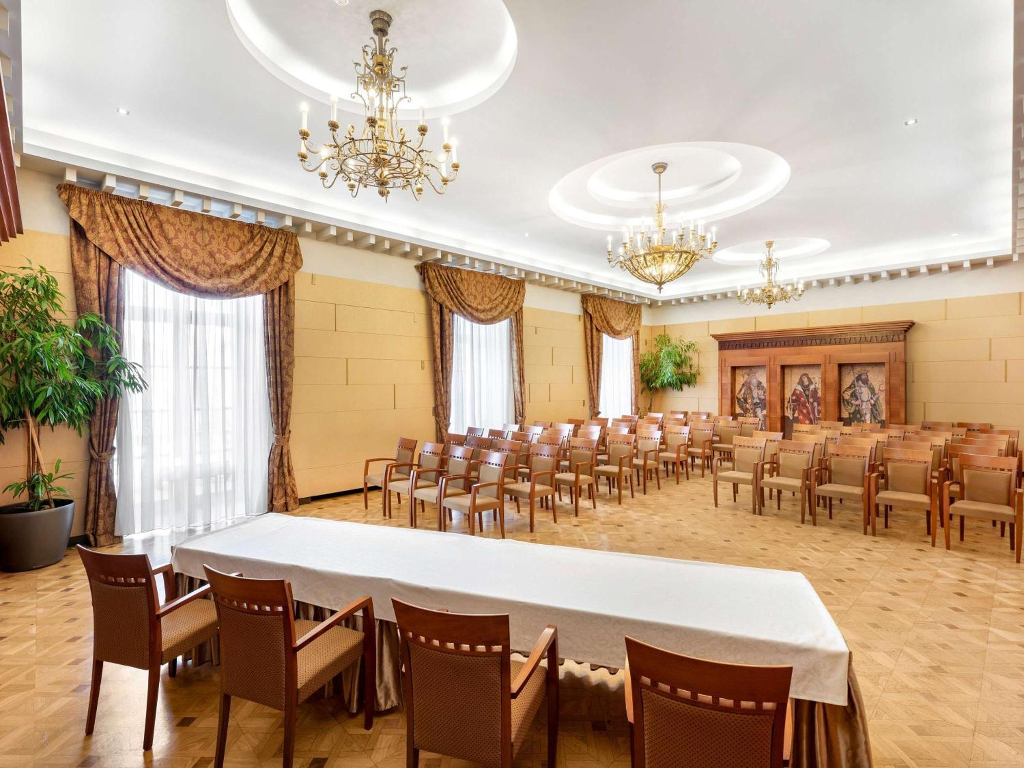 Mercure Szekesfehervar Magyar Kiraly Exterior photo